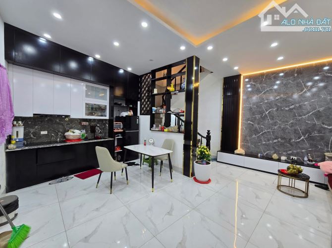 BÁN NHÀ SIÊU PHẨM XUÂN THUỶ  DIỆN TÍCH 37M MẶT TIỀN 5,5M GIÁ 9 TỶ - 1