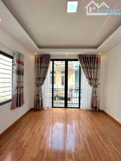 Siêu phẩm Lê Trọng Tấn, phân lô quân đội, sát mặt phố, ô tô đỗ cửa, kinh doanh, 35m2, hơn - 1