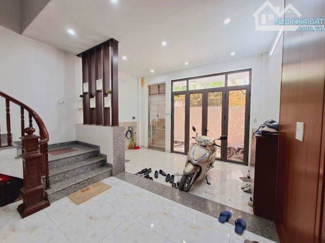 Chỉ nhỉnh 15 tỷ có nhà đẹp phân lô vỉa hè rộng Kiến Hưng, Hà Đông, dt 65m2, ở cực sướng - 1