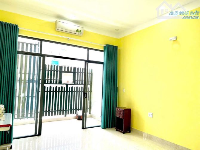 NHÀ ĐẸP KẾ LÂM VĂN BỀN P.TÂN KIỂNG,QUẬN 7,4X15M,3 TẦNG,3 PN.CHỈ 5.5 TỶ - 1