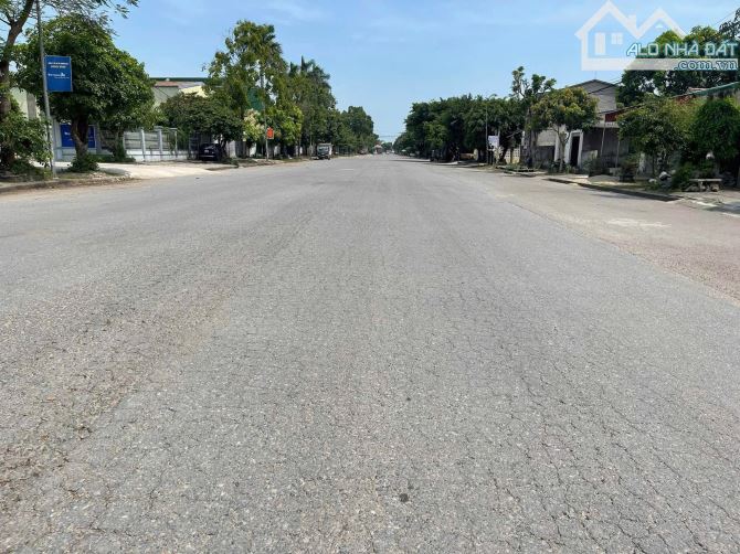 MẶT ĐƯỜNG NGUYỄN VĂN TỐ- Xóm 4 Nghi Phú . - 1