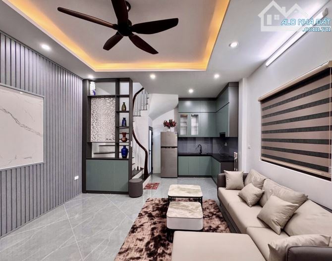 VĨNH HƯNG- LÔ GÓC, SÁT OTO- 34m2- 5 tỷ 8 - 1