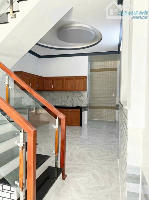 Chủ kẹt tiền cần bán gấp nhà 60M2, Quốc Lộ 50, SR giá 1,5T - 1
