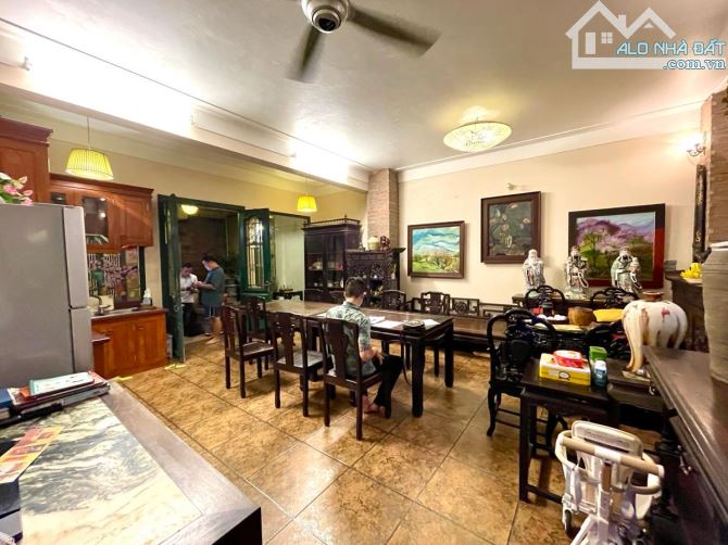 Bán nhà Phố Hoàng Hoa Thám. Ba đình. Diện tích 80m. 6 tầng. Mặt tiền 5,6m. Giá 19 tỷ - 1