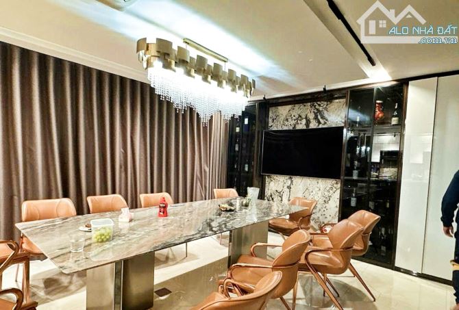 VỊ TRÍ ĐƯỢC ĐÁNH GIÁ ĐẸP và MẶT TIỀN RỘNG TOẠ LẠC TRÊN PHỐ BÙI THỊ XUÂN - 1