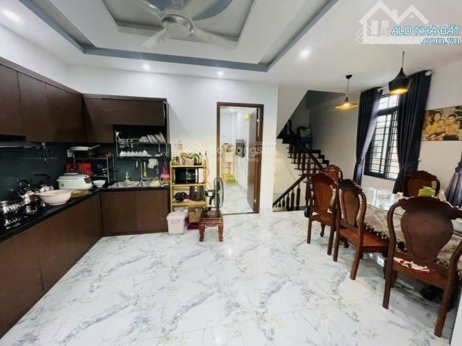 Bán nhà Lạc Long Quân P.2 TP. VT hẻm xe hơi thông. Vị trí đẹp gần biển. Giá tốt - 1