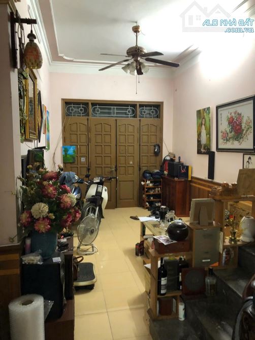 Nhà phố Tô Hiệu Hà Đông, 42m2 thoáng trước sau, ô tô đỗ cạnh nhà, 3 bước ra mặt phố - 1