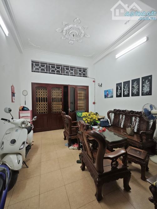 NHÀ PHÂN LÔ 2 THOÁNG 18 TỶ 60m 5 TẦNG MT 4,1m VỈA HÈ Ô TÔ TRÁNH TRẦN QUỐC HOÀN CẦU GIẤY - 1