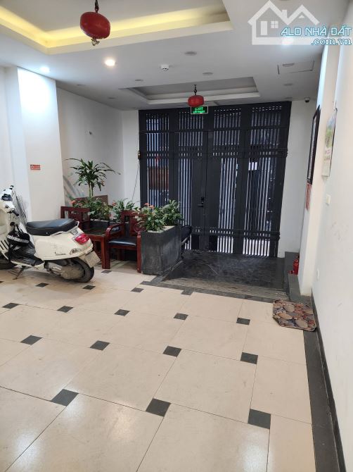 NHÀ DÂN XÂY. TRUNG KÍNH. CẦU GIẤY. 7 TẦNG THANG MÁY HIỆN ĐẠI. 100 M2. GIÁ 28 TỶ. - 1