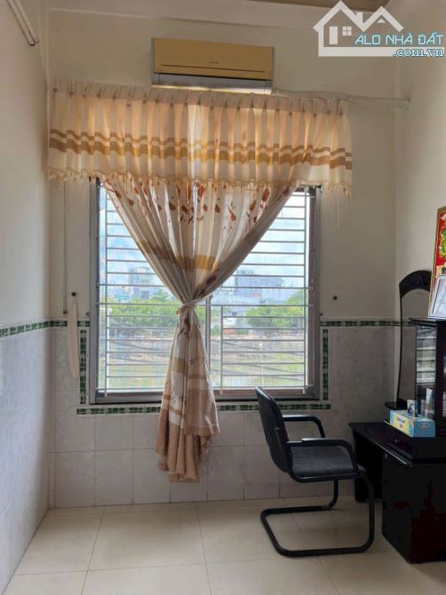 Cho thuê nhà 4 tầng mặt tiền Hoàng Văn Thụ - 1