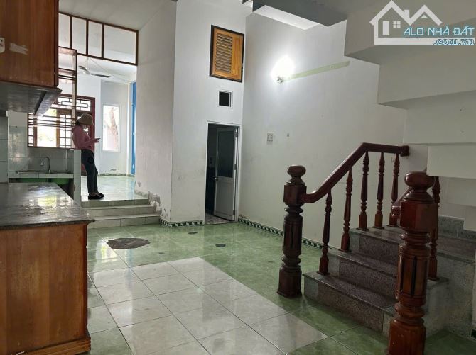 Bán nhà 3 tầng mặt tiền trường sơn cạnh chung cư PH  sổ hoàn công - 1