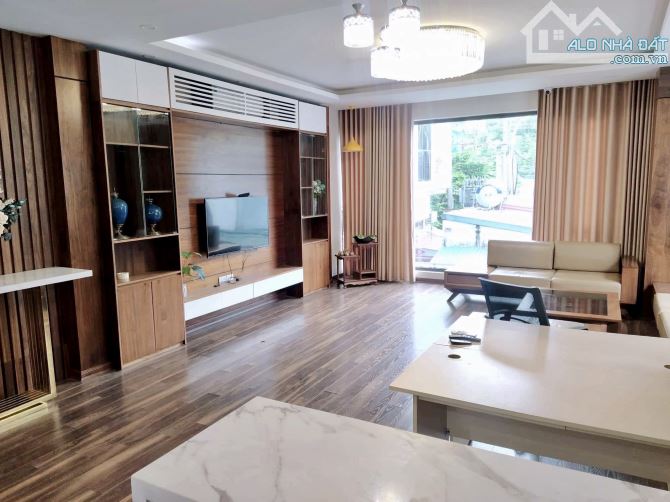 Bán nhà phân lô Hoàng Quốc Việt 45m x 5T ô tô tránh nhau giá chỉ 18 tỷ - 1