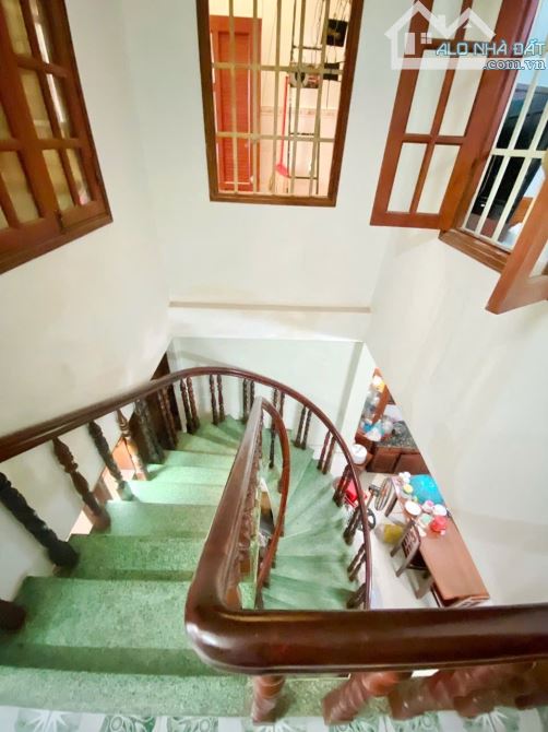 5.7 TỶ - NHÀ HẺM XE TẢI TÂN BÌNH - GẦN SIÊU THỊ EMART - DT 5.5*11M ĐÚC 2 TẤM - 1