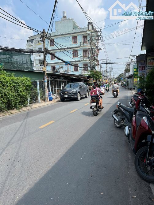 Nhà C4 đường Hiệp Thành 17,ngay bến xe buýt, DT 5.8x20m, giá chỉ 6.2 tỷ - 1