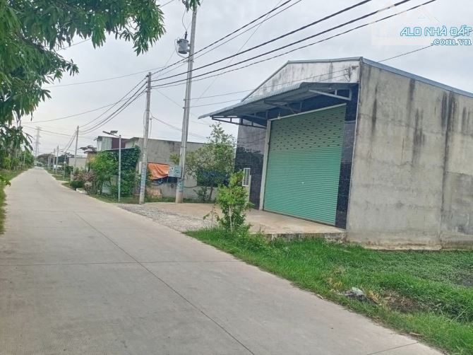 BÁN NHANH 207M2 ĐẤT Ở THỊ XÃ GẦN NGAY CHỢ ĐI VÀO 500M LÀ TỚI DÂN ĐÔNG. GIÁ 150 TRIỆU - 1