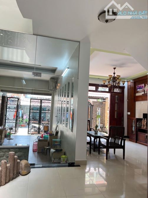 Bán biệt thự đường Nguyễn Hậu, 8mx15m, 3 lầu, giá 17.2 tỷ, P. Tân Thành, Q. Tân Phú - 1