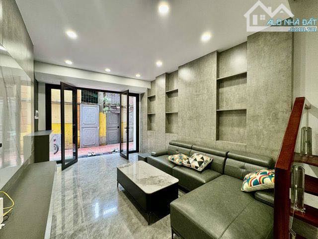 Bán Nhà Phố Trạm Long Biên 42m2 Dân Xây 4T Ô Tô Đỗ Cạnh Nhà, Cạnh Aeon Long Biên 8.x Tỷ - 1