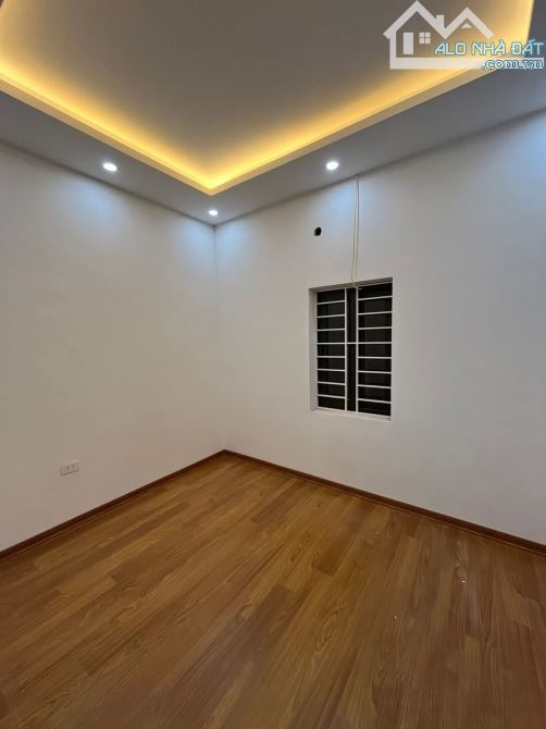 Bán nhà Lạc Long Quân - Hai mặt thoáng - Gần ô tô - 30m2 - 7.5 tỷ - 1