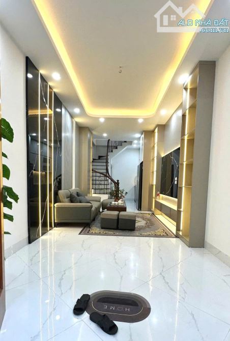 NGUYỄN CHÍNH - NHÀ MỚI - NGÕ THÔNG, LÔ GÓC, TRƯỚC NHÀ 3M - 20M RA ÔTÔ TRÁNH- 36M2 - 5TẦNG - 1