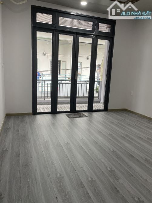 10 TỶ TL - HẺM ÔTÔ THÔNG QUẬN 10 - SÁT MẶT TIỀN ĐẠI HỌC KINH TẾ - DT 4*12M ĐÚC 3 TẤM ĐẸP - 1