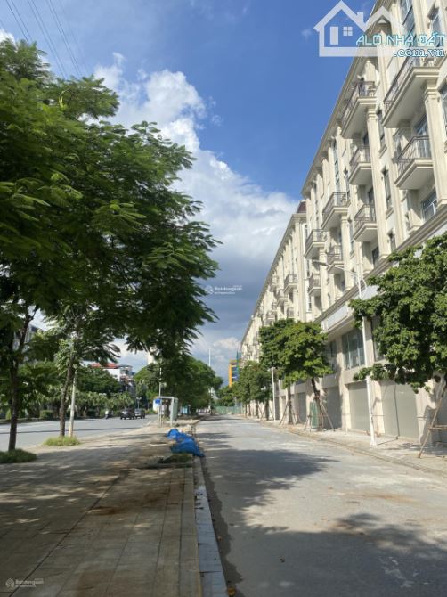 Cho thuê nhà mặt phố Tố Hữu Him Lam Vạn Phúc, 95m2 * 7 tầng, có thang máy điều hòa - 1