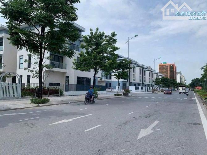 Cho thuê cả căn 6 tầng Louis City, mặt đường 30m, hoàn thiện đẹp giá tư 30tr/tháng. - 1