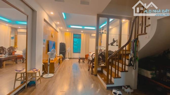 Bán nhà phố Ngọc Hà, ngõ rộng, thoáng sáng, 30m2 ,  MT4m,  5 tầng mới, đẹp, hiện đại. - 1