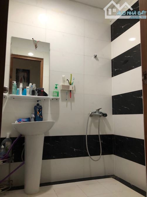 Bán căn hộ sân vườn chung cư 90 m2,2 PN (sửa được 3PN) Tòa 4F khu đô thi Yên Hòa - 1