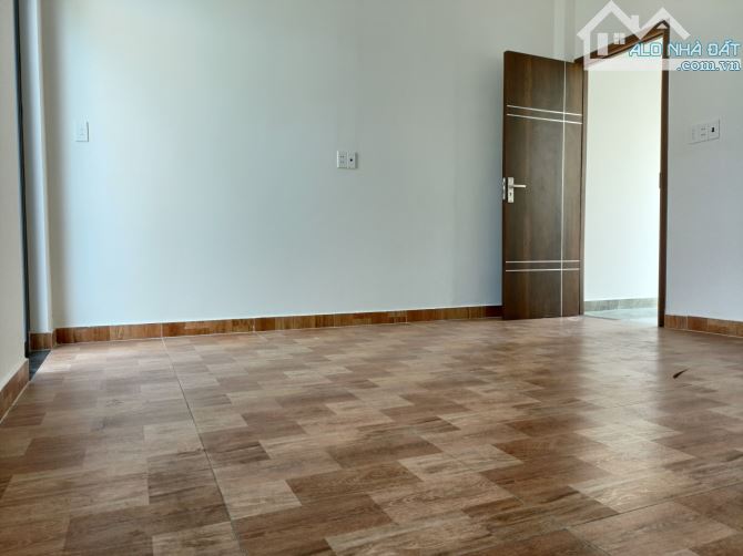 Bán nhà mặt tiền khu Bàu Cát Tân Bình - 5 tầng 60m2 chỉ 9 TỶ 6. - 1