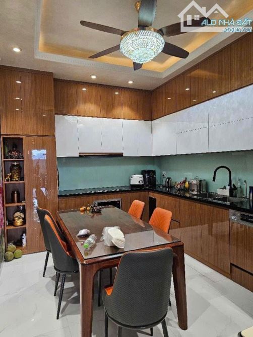 BÁN NHÀ MẶT PHỐ ĐỐNG ĐA VIEW HỒ HOÀNG CẦU - 1