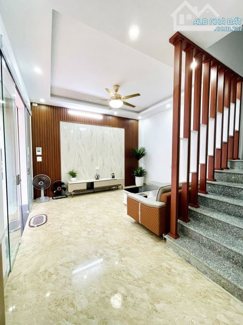 Ô tô phi Vĩnh Hưng, 20m ra mặt phố, gần hồ, nhà mới sổ vuông, DT 34m2, MT 5,5m, chỉ 6,5 tỷ - 1