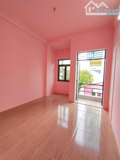 Cho thuê nhà mặt tiền 1 trệt 2 lầu đường nguyễn việt hồng - 1