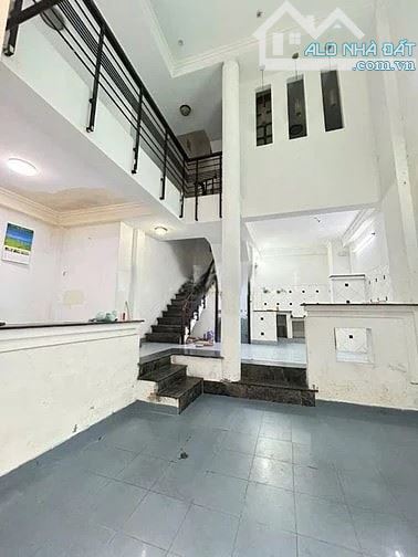 Nhà sát MT Nguyễn Duy Dương, 6x7 - 3 tầng 4pn 3wc 14 triệu - 1
