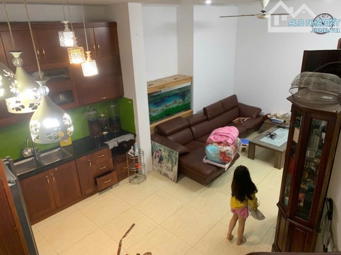 Cho thuê nhà nguyên căn ngõ 360 Xã Đàn, 50m2, 4 tầng, 4 ngủ, 13.5 Triệu KD online, ở gđ - 1