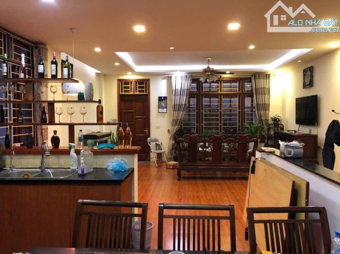 Cực phẩm nhà Nguyễn Trãi 60 m lô góc kinh doanh sầm uất cạnh trường Khoa học xã hội - 1