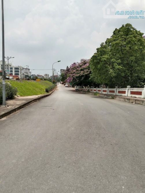Nhà Ngọc Thụy 200X3T, mặt tiền rộng đẹp 7.5m, ngõ ô tô tránh, giá tốt 15.5 tỷ. - 1