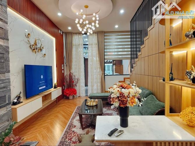 Bán nhà 3 tầng mới đường Dương Đức Hiền -Đầy đủ nội thất y hình, gần biển Nguyễn Tất Thành - 1