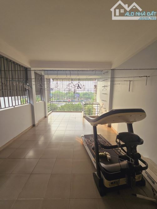 PHÂN LÔ ÔTÔ TRÁNH NGUYỄN VĂN HUYÊN CẦU GIẤY 70M*5T chào 25 TỶ, KINH DOANH, NHÀ RẤT ĐẸP. - 1