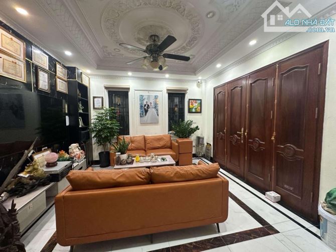 Bán nhà 40m Sài Đồng - Long Biên, lô góc, khu trung tâm sầm uất nhất phường - 1