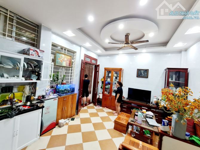 1 nhà ra ô tô, ngõ thông tứ phía, nhà dân xây 5T, DT 36m2m Mt 5m, giá 6,5 tỷ - 1