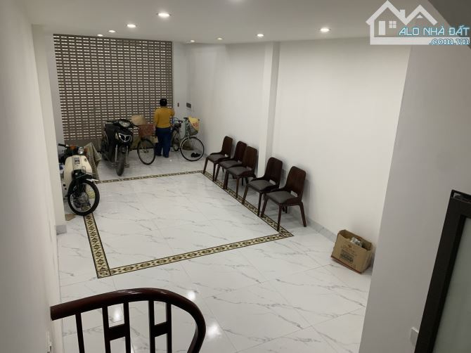 - Bán nhà đường Trần Cung, sát phố, nội thất xịn sò, 38m2, 8.95 tỷ. - 1