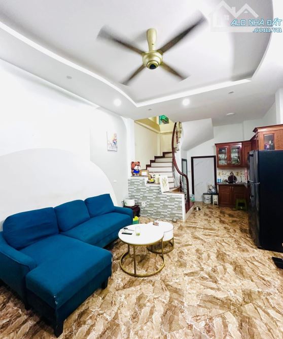 Cho thuê nhà ngõ 200 Vĩnh Hưng, 5 tầng x 42 m2, 3 ngủ khép kín, 12.5 Triệu - 1