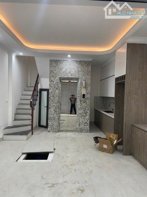 BÁN NHÀ TRỌ TRIỀU KHÚC , 6 TẦNG THANG MÁY , DOANH THU 560TR/NĂM. GIÁ CHỈ HƠN 9 TỶ. - 1