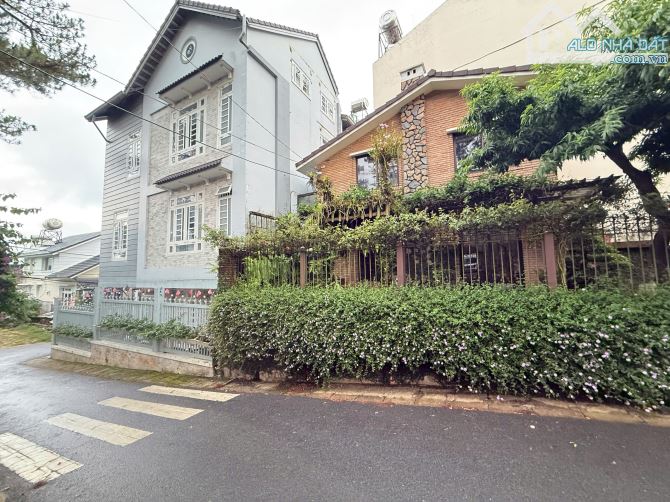 Bán Nhà Phố 4 Tầng 2 Mặt Tiền Đường Nhựa 6m Ngang Gần 9m Nguyễn Khuyến P5 Đà Lạt Giá Ngộp - 1