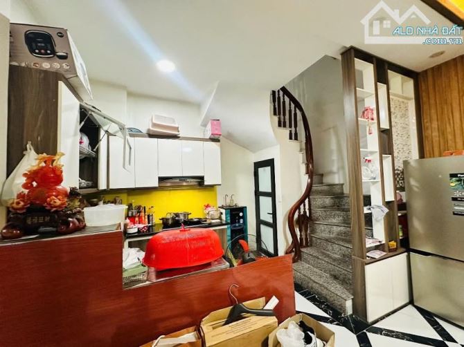 Bán nhà đầu phố Lạc Long Quân - Nhà đẹp - Full nội thất - 7.45 tỷ - 1