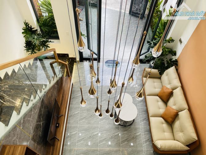 BÁN NHÀ CẤP 4 CÓ GÁC MỚI ĐẸP MẶT TIỀN P. THẮNG TAM- NGANG 5M (70M2 )- GIÁ 6.6 TỶ - 1
