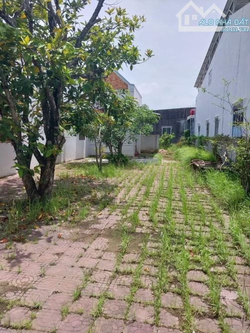 Căn cấp 4 sân vườn Quy Đức Bình Chánh - 1