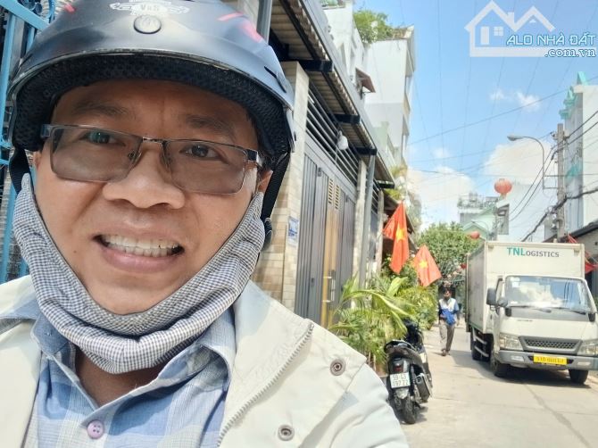 Chỉ hơn 2 tỷ nhà 2 tầng DT 40m2 ngay Nguyễn Văn Quá Q12 gần nhà hàng Đông Phương - 1