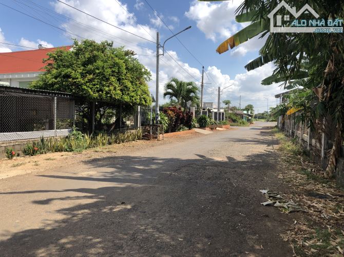 153m2, ngang 10m đường Lê Duẩn sâu 14m, nở hậu, sẵn 120 thổ cư, sổ sẵn công chứng, giá 1t8 - 1