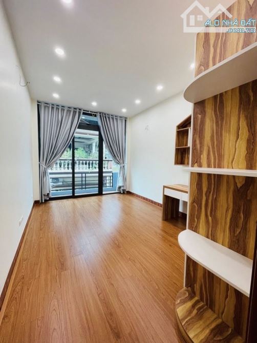 - Bán nhà đường Trần Cung, sát phố, nội thất xịn sò, 40m2, 8.95 tỷ. - 1